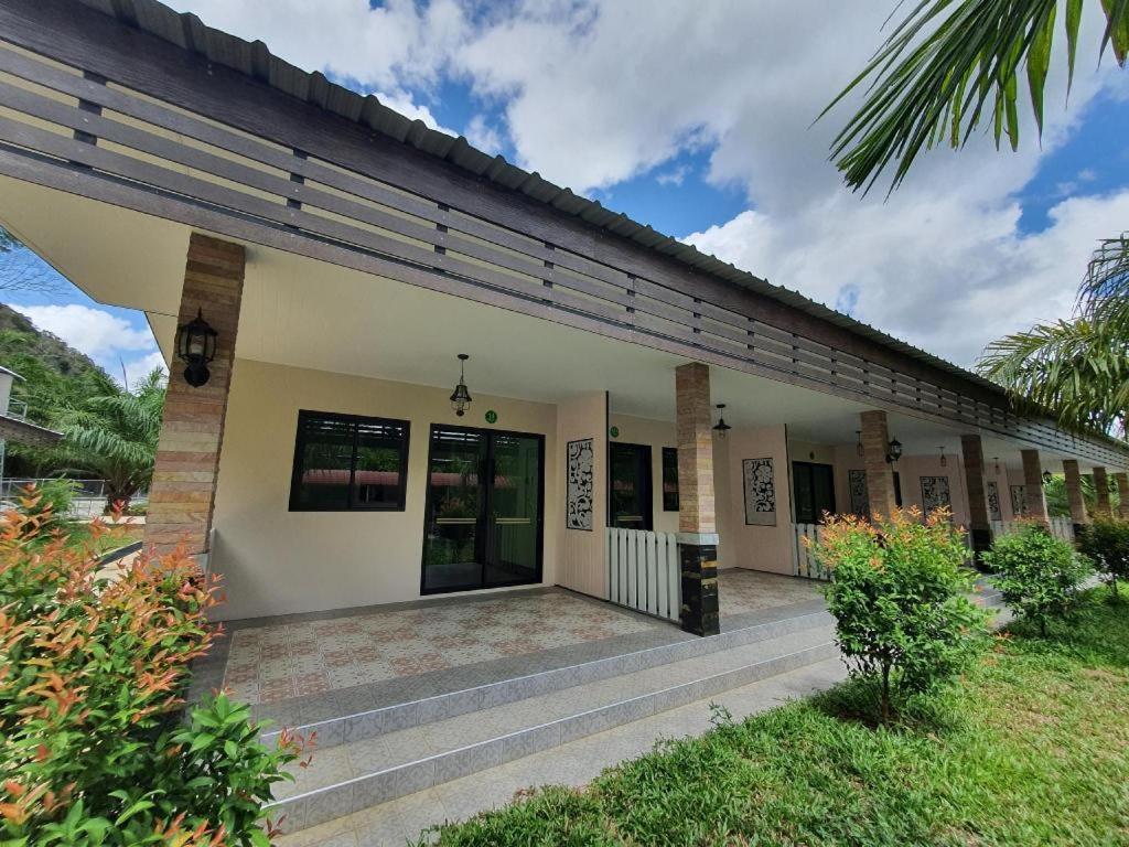 Phuphayot Resort Trang Exterior foto