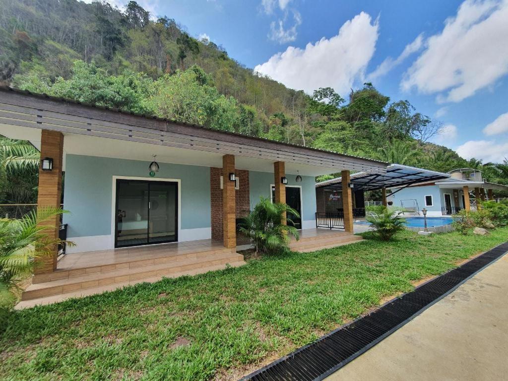 Phuphayot Resort Trang Exterior foto