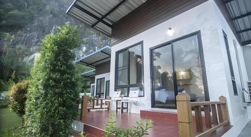 Phuphayot Resort Trang Exterior foto